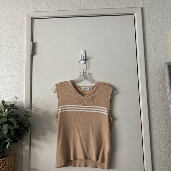 ☀️ VINTAGE BODYGUARD Knit Tan Beige Sweater Vest Medium Preppy Casual V Neck - Picture 2 of 7